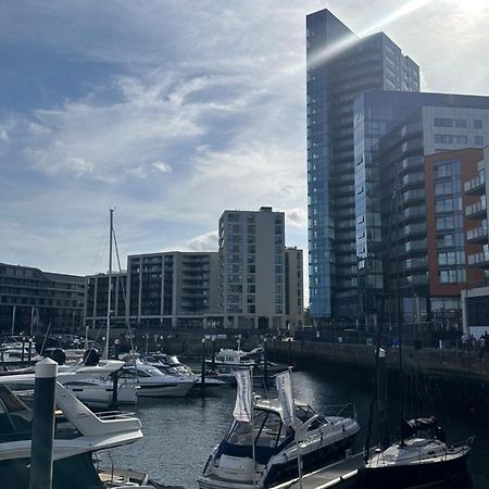 Ocean Village Marina 2 Bedroom Apartment With Balcony! Southampton Eksteriør billede
