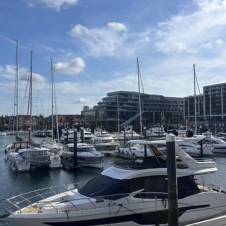 Ocean Village Marina 2 Bedroom Apartment With Balcony! Southampton Eksteriør billede