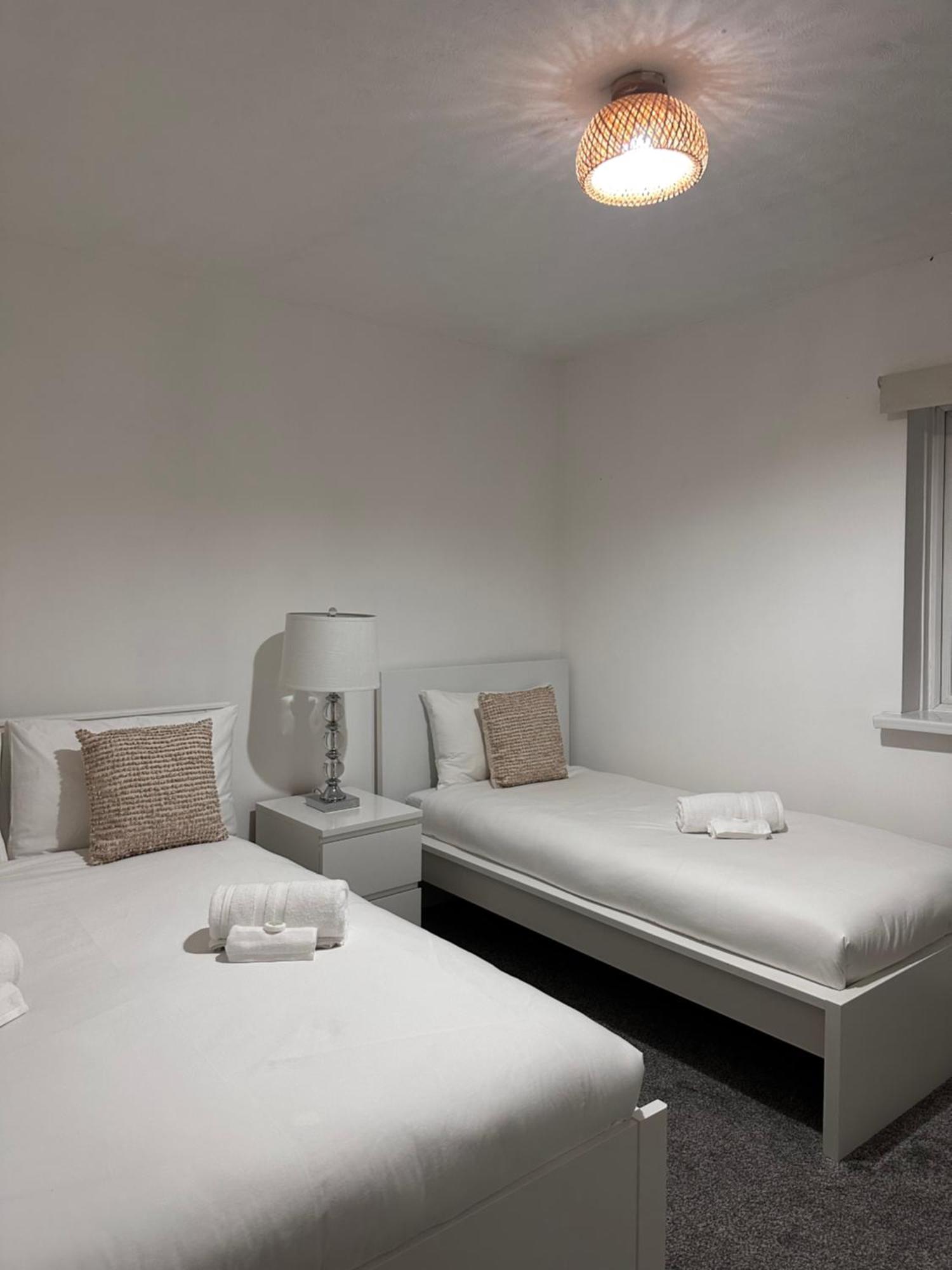 Ocean Village Marina 2 Bedroom Apartment With Balcony! Southampton Eksteriør billede