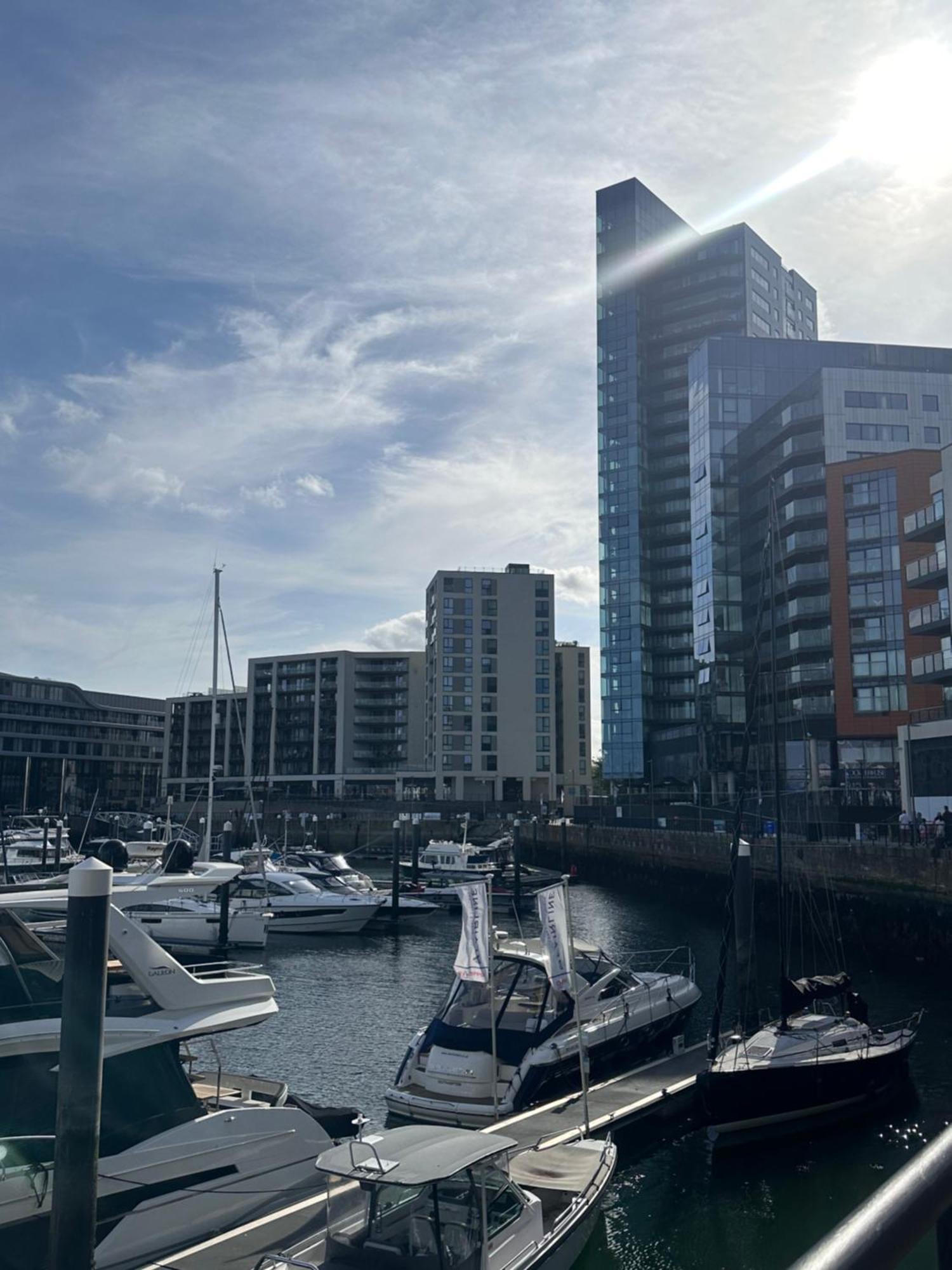 Ocean Village Marina 2 Bedroom Apartment With Balcony! Southampton Eksteriør billede