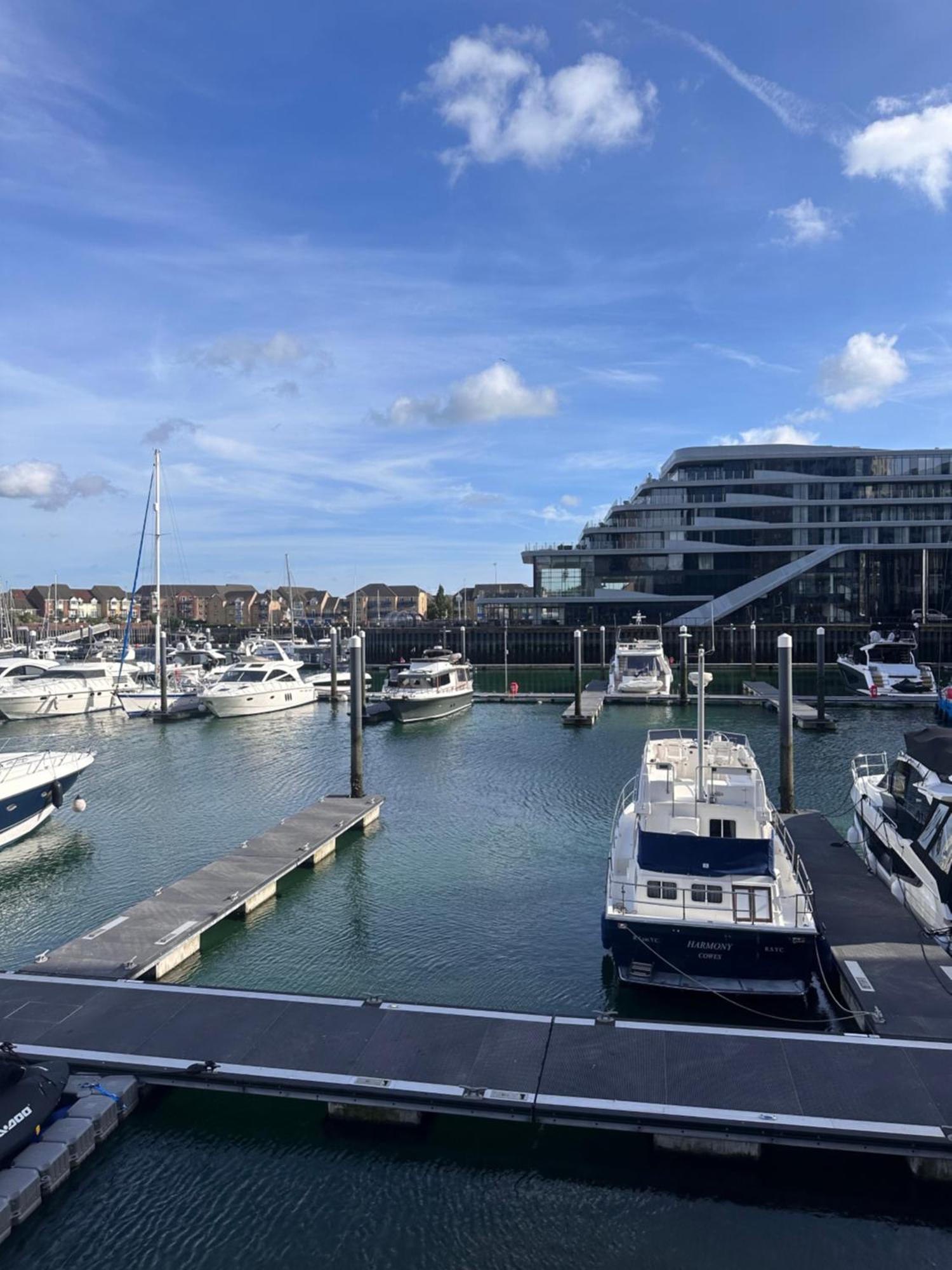 Ocean Village Marina 2 Bedroom Apartment With Balcony! Southampton Eksteriør billede