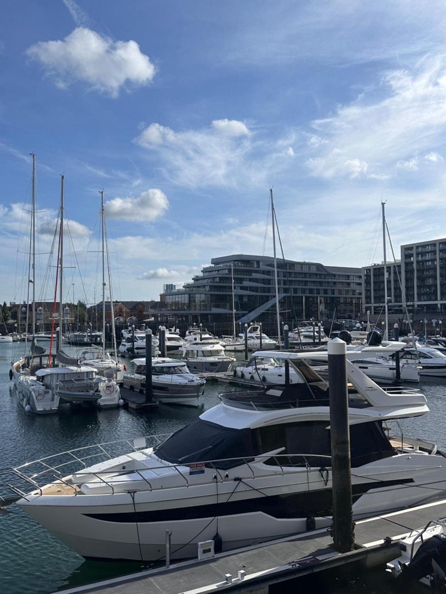 Ocean Village Marina 2 Bedroom Apartment With Balcony! Southampton Eksteriør billede